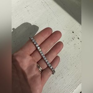 NWOT Stunning 925 Silver, Cubic Tennis Bracelet w Lock/double clasp clos…